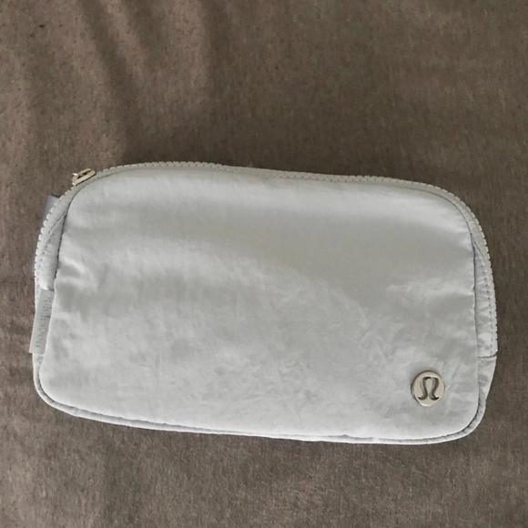 NWOT Lululemon Belt Bag - Picture 1 of 2